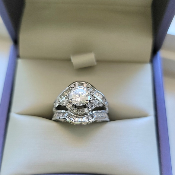 Elegant Silver Ring Set - Picture 1 of 2